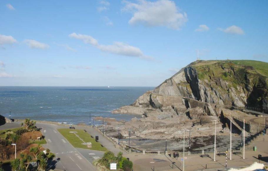 2 The View Apartments Ilfracombe - Seafront, Parking, Lift, Ev Экстерьер фото