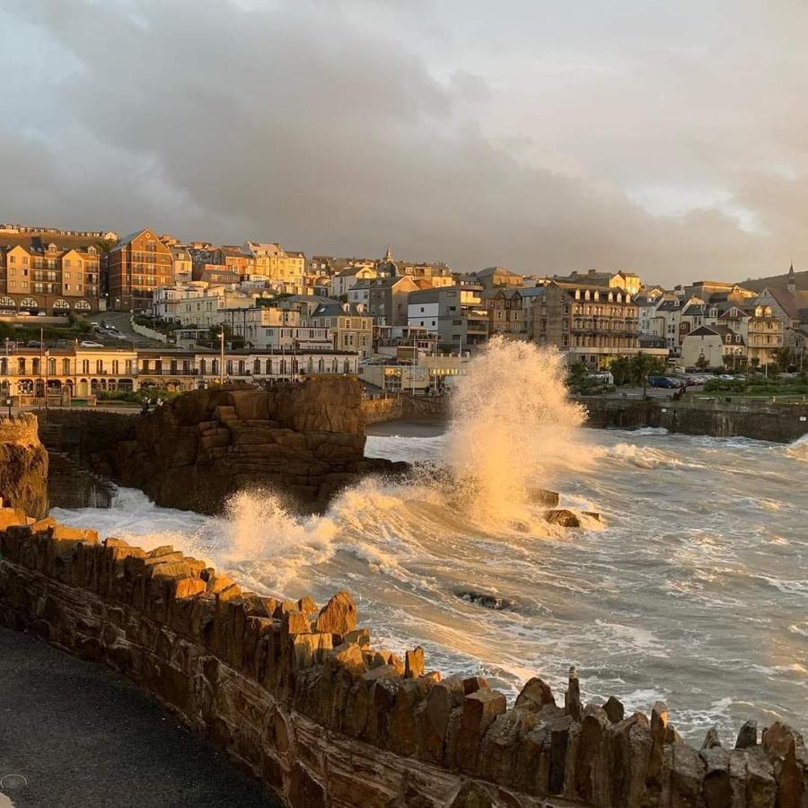 2 The View Apartments Ilfracombe - Seafront, Parking, Lift, Ev Экстерьер фото